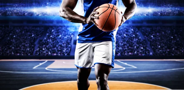 Basketballspieler Gegen Basketballplatz — Stockfoto