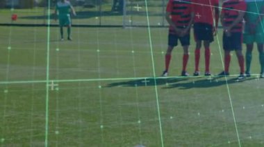 Arka planda futbol sahası eğitimi alan futbol oyuncularından oluşan bir şebekedeki bağlantı noktaları ağının animasyonu