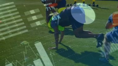 Veri işleme, grafikler ve analizlerin animasyonu. Sporculardan oluşan bir ekip arka plandaki bir spor sahasında eğitim görüyor.