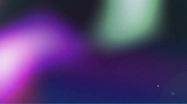 Odaktan çıkmış, çok renkli spot ışıklarının karanlık, parlak arka planda hipnotik hareketlerle hareket etmesinin animasyonu. Dijital hareketin kusursuz döngüsü.