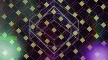 Şekilde parlayan karelerle hareket eden geometrik şekillerin animasyonu ve arka planda hipnotik hareketlerle hareket eden odak dışı çok renkli spot ışıkları. Dijital hareketin kusursuz döngüsü.