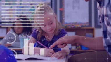 Ders sırasında beyaz bir kız öğrenci ve okuldaki bayan öğretmeninin animasyonu, öğretmenine işlerinde ona yardım ettiğini belirten bir yazı.