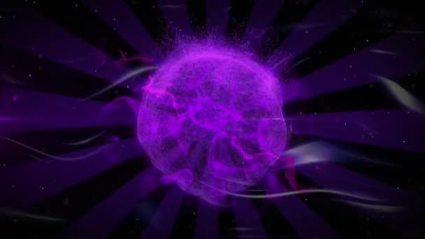Animation d'un mystérieux globe de fumée violette tournant en répétition en mouvement hypnotique et explosant avec des rayures noires et violettes rayonnantes tournant en arrière-plan. Composition lumineuse chatoyante magique .