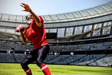 Stadyumda güneşli bir günde rugby gol sonrası karşı Amerikan Futbolcu
