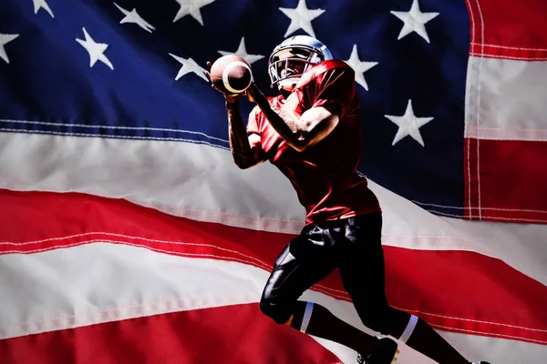 Jogador Futebol Americano Contra Close Uma Bandeira Americana — Fotografia de Stock