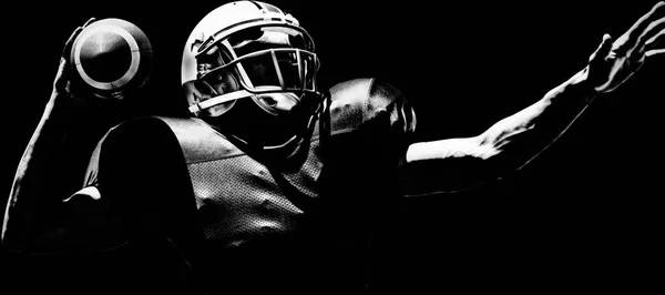 Amerikalı Futbolcu Siyah Arka Planda Izole Edildi — Stok fotoğraf