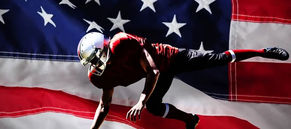 Amerikansk Fotbollsspelare Mot Närbild Amerikansk Flagga — Stockfoto