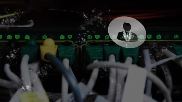 Анимация Сети Связей Иконами Людей Крупным Планом Электрических Кабелей Заднем — стоковое видео