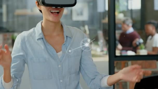 Animação Rede Conexões Com Empresária Vestindo Fone Ouvido Realidade Virtual — Vídeo de Stock