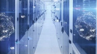 Bir sunucu odasındaki bilgisayar sunucu ağında dönen, veri işleme ve dijital bilgi akışının iki küresel bağlantı ağının animasyonu. 