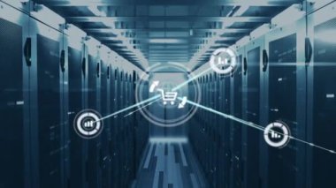 Çevrimiçi alışveriş tramvayı ve istatistik simgeleri ile bağlantı ağının animasyonu, veri işleme ve bilgisayar sunucu ağı üzerinden yüzey üzerinde beyaz ışık izleri parlayan bir sunucu odasındaki dijital bilgi akışı.