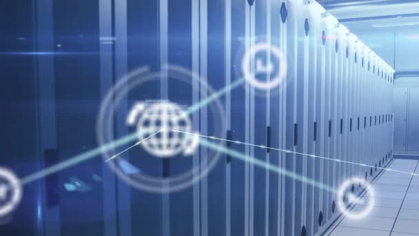 Animation du réseau de connexions avec des icônes de globe et de statistiques, traitement des données et informations numériques circulant à travers le réseau de serveurs informatiques dans une salle de serveurs avec des pistes de lumière blanche clignotant sur la surface .
