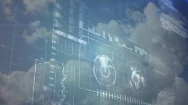 Arka planda bulutlara ve mavi gökyüzüne karşı uçan uçaklarla küresel bağlantı ve veri işleme ağının animasyonu. Küresel bağlantılar seyahat kavramı dijital kompozit.