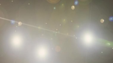 Koyu yeşil arka planda hareket eden gezgin yıldızların parlayan ışıklarıyla yüzen ışıldayan parçacıkların animasyonu. Tekrarlama ve akan ışık dijital olarak oluşturulmuş görüntü