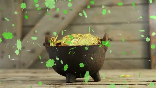 聖パトリックの日のアニメーション黄金のコインが木の素朴な背景に鍋に落ちる複数の輝く浮遊光緑のシャムロック — ストック動画
