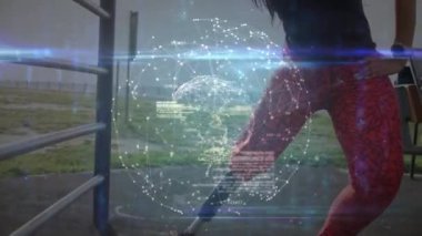 Arka planda protez bacak egzersizi ve gerinme ile karışık ırktan engelli bayan sporcuyla veri işleme ve istatistik kaydının animasyonu.