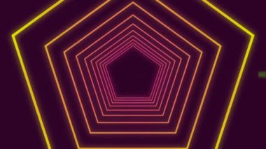 Çoklu ışıldayan sarı ve pembe altıgen hatlarının animasyonu koyu mor arka planda parlayan spot ışıklarıyla tekrarlanıyor. Tekrarlama ve akan ışık hareketi dijital olarak oluşturulmuş görüntü.