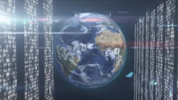 Animation de la rotation du globe, du traitement des données et de l'information numérique circulant à travers un réseau de serveurs informatiques dans une salle de serveurs avec des pistes de lumière blanche coulant à la surface. Éléments de cette image fournis par la NASA 