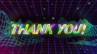 Eski tip video oyunu ekranının animasyonu. Teşekkür ederim! Metalik çoklu renkli büyük harflerle yazılmış. Siyah zemin üzerinde pürüzsüz hareket eden dağlar ve mor şebeke döngüsü var..