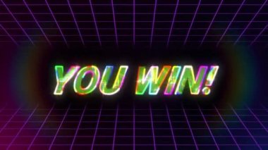 Kazandığın kelimesiyle klasik video oyunu ekranının animasyonu! Metalik çok renkli büyük harflerle yazılmış gökkuşağı halesiyle siyah arkaplanda hareket eden mor bir ızgara şeklinde..