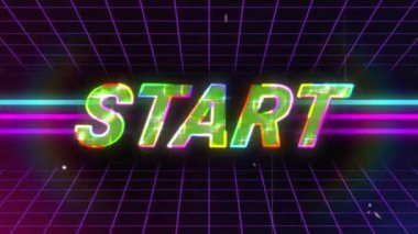 Klasik video oyunu ekranının animasyonu. Metalik çoklu renkli harflerle başlayan, gökkuşağı halesi ile simsiyah arkaplan üzerinde hareket eden mor ızgaranın kusursuz döngüsüyle parlayan bir yazı.. 