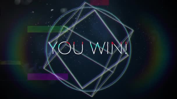 あなたが勝つ言葉でヴィンテージビデオゲーム画面のアニメーション 幾何学的な形をした白い大文字で書かれた虹色の光のハロースポットをダークブルーの背景で回転させる — ストック動画