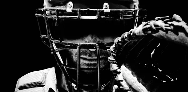 Beyzbol Oyuncusu Siyah Arkaplanda Izole Edildi — Stok fotoğraf