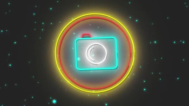 Animering Flimrande Blå Neon Digitalkamera Ikon Glödande Cirkel Över Stjärnor — Stockvideo
