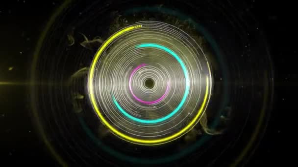 黒い背景に催眠運動で回転する円を持つ粒子と雲で爆発する輝く黄色の地球のアニメーション 地球爆発の概念デジタル生成された画像 — ストック動画
