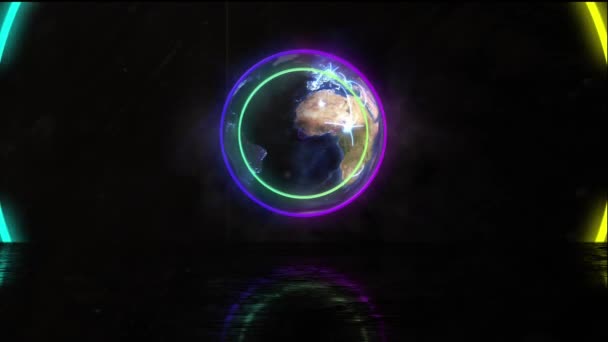 Animation de globe tournant avec réseau de connexions et contours géométriques en cercle lumineux néon bleu, violet, jaune et rose se déplaçant sur fond noir .