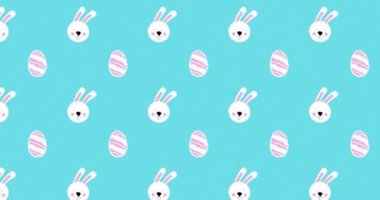 Beyaz Paskalya yumurtaları ve gülümseyen beyaz Paskalya tavşanlarının turkuaz arka planda kusursuz bir döngüde hareket etmelerinin animasyonu. 4k