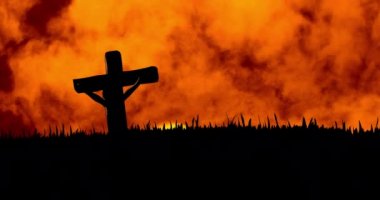 Arka planda gökyüzüne doğru hızla hareket eden sarı ve kırmızı bulutların üzerinde Hristiyan haç siluetinin canlandırılması. Paskalya dini kavramı dijital olarak oluşturuldu. 4k