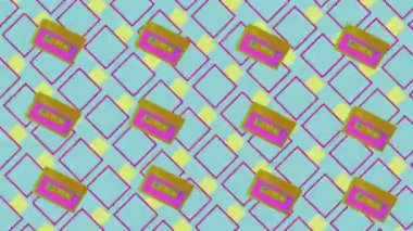 Antika kaset bantlarının eski hipnotik hareketlerinin animasyonu titreşen mor ve yeşil arkaplan üzerindeki köşegen sarı karelerin köşegenleri üzerinde kusursuz bir döngü halinde sekiyor.. 