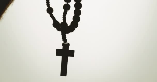 Animation Close Hands Praying Person Holding Christian Rosary Beads Cross — Stock Video