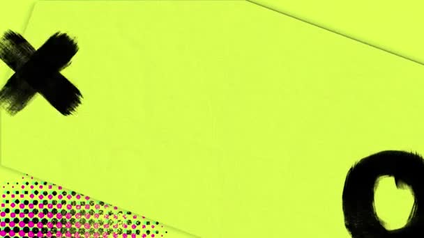 多个明亮的黑色和粉色喷涂交叉 圆形和抽象形状的复古催眠动作动画 在黄色背景下重复无缝循环运动 — 图库视频影像