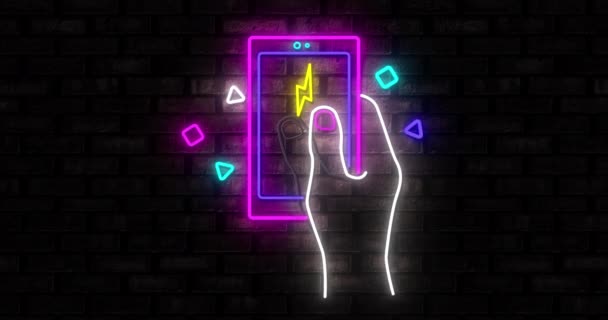 보라색 청록색 스마트폰 애니메이션 손가락으로 비디오 게임을 배경에서 노란색 섬광이 — 비디오