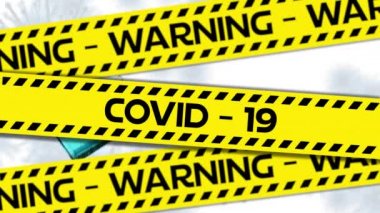 Sarı ve siyah bantlarda siyah harflerle yazılmış uyarı Covid-19 kelimelerinin animasyonu. Coronavirus Covid-19 yayılıyor ve beyaz arka plana sıvı dökülüyor.. 