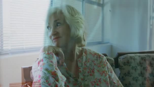 Animation Senior Woman Coronavirus Covid Spreading Doctor Rapidly Taking His — Stock Video
