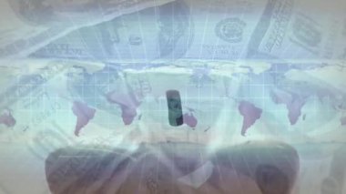 Amerikan doları banknotlarının döndürülmesi, banknotların tasarruf kumbarasına konması, arka planda dünya haritasının hareket etmesi..
