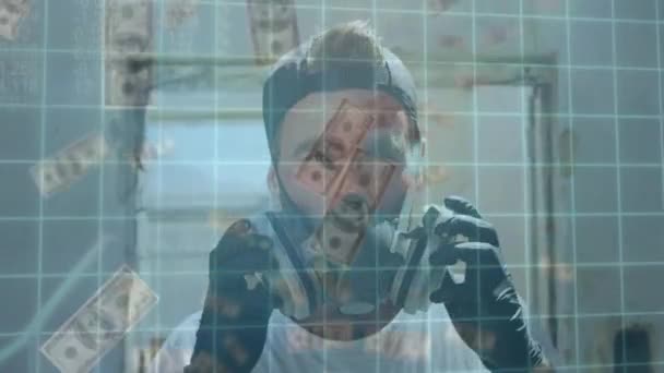 Animation de la chute des billets en dollars américains, enregistrement des statistiques, homme portant des gants de protection portant un masque facial, cellules du coronavirus Covid-19 en train de se propager .