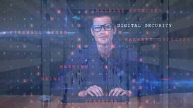 Siber Suçlar, Virüs Tespit Edildi, Yazılım, Erişim Reddedildi, bilgisayar, veri işleme ve dijital bilgi ağını hackleyen bir adam bir sunucu odasındaki bilgisayar sunucularından geçiyor ve yüzeyinde ışık izleri yanıp sönüyor.. 