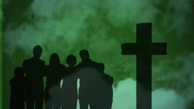 Hıristiyan haçı siluetleri ve çocukların beyaz bulutların üzerinde sarılıp yeşil arka plana doğru hızla hareket etmelerinin animasyonu. Paskalya dini kavramı dijital olarak oluşturulmuş görüntü.