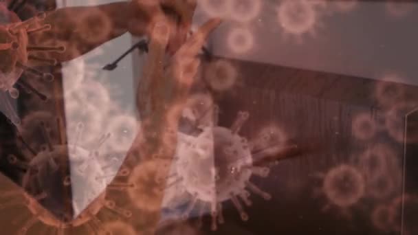 Анимация Макрокоронавируса Covid Распространяющегося Человека Маске Лица Вытирающего Руки Раковину — стоковое видео