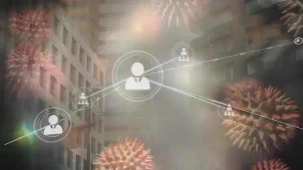 高速運動で街の通りに移動する人々のアイコンや人々との接続のネットワーク上に広がるマクロコロナウイルスCovid 19細胞のアニメーション — ストック動画