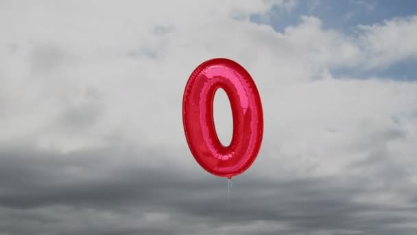 灰色の雲の上の数ゼロの赤い気球のアニメーションは 背景の繰り返しの動きで空の上のシームレスなループで速く移動します 動きのお祝いと繰り返し時間経過概念デジタル生成された画像 — ストック動画