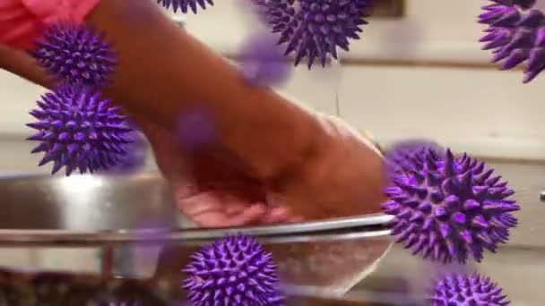 Animación Células Macro Coronavirus Covid Extendiéndose Sobre Mujer Lavándose Secándose — Vídeo de stock