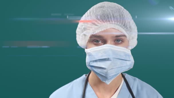女性医師のアニメーションカメラのコロナウイルスを見て保護顔マスクを身に着けていますCovid 19広がり — ストック動画