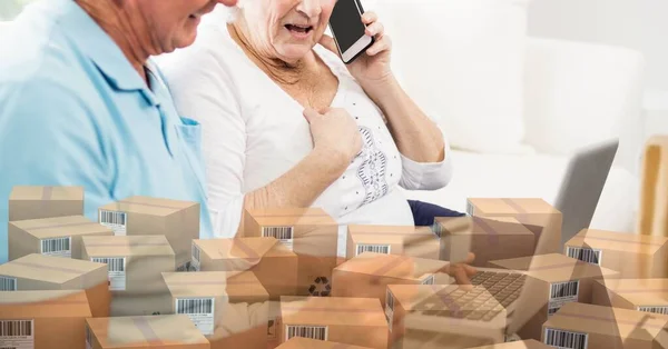 Mitten Senior Kaukasiskt Par Med Bärbar Dator Hemma Shopping Nätet — Stockfoto