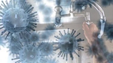 Makro koronavirüs Covid-19 hücrelerinin, akan bir musluğun altında ellerini yıkayan adamın üzerine yayılması. Tıbbi halk sağlığı salgını Coronavirüs Covid 19 salgını karantina tecrit konsepti dijital bileşik.
