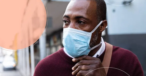 Ένας Άντρας Μάσκα Προσώπου Περπατούσε Στο Δρόμο Δημόσια Υγεία Πανδημία — Φωτογραφία Αρχείου